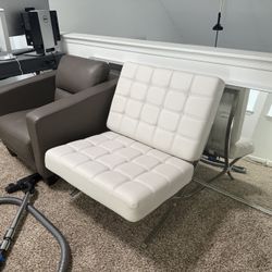 Set Of 2 Leather Chairs 