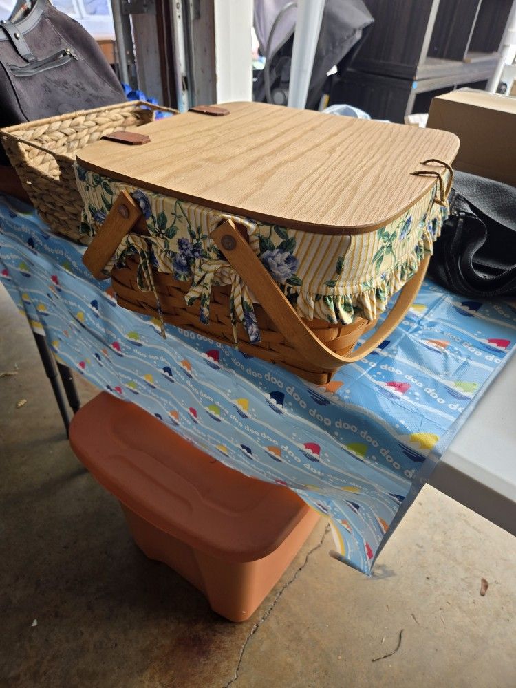 Longaberger Pie / Picnic Basket