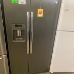 GE GSS25GMHES 25.3 cu. ft. Side by Side Refrigerator