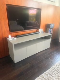 King size bedroom set with dresser 2 night stand bookshelf and vanity