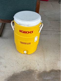 Almost new 5 gallon water jug