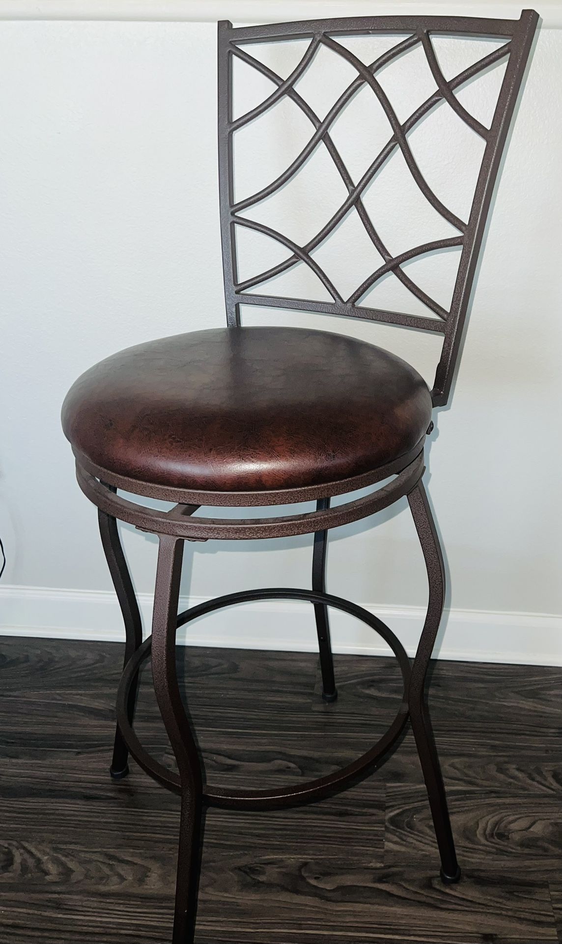 3 set of elegant tall bar stools. / Only 2 assembled