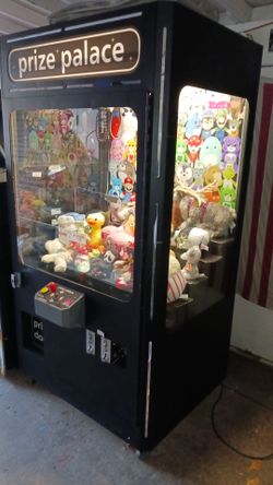 Claw machine arcade game