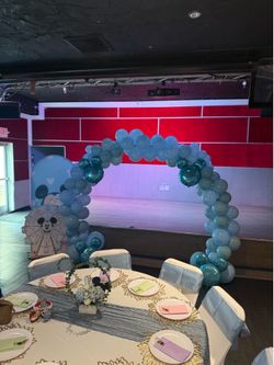 Balloon Columns and arch