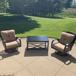 Sunvilla Oversized Outdoor Chairs And Matching Table