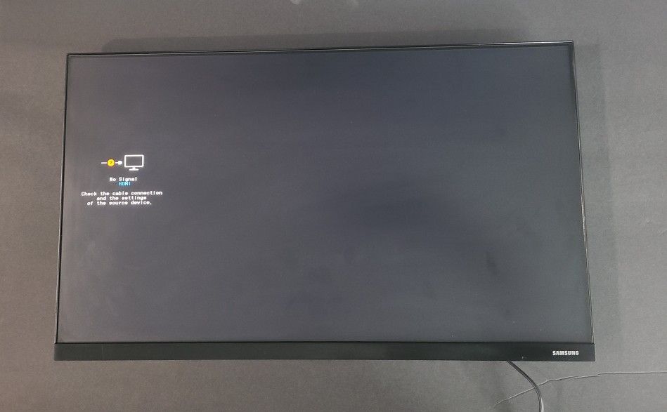 Samsung Dual 24 Inch Led Monitors 6 Months Old
