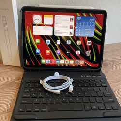 iPad Pro 11” (Face ID / 2020 model) 2nd Generation 128GB with keyboard case,  pen & Accessories