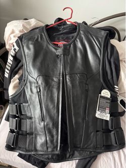 Brand New never worn, still has tags size L.