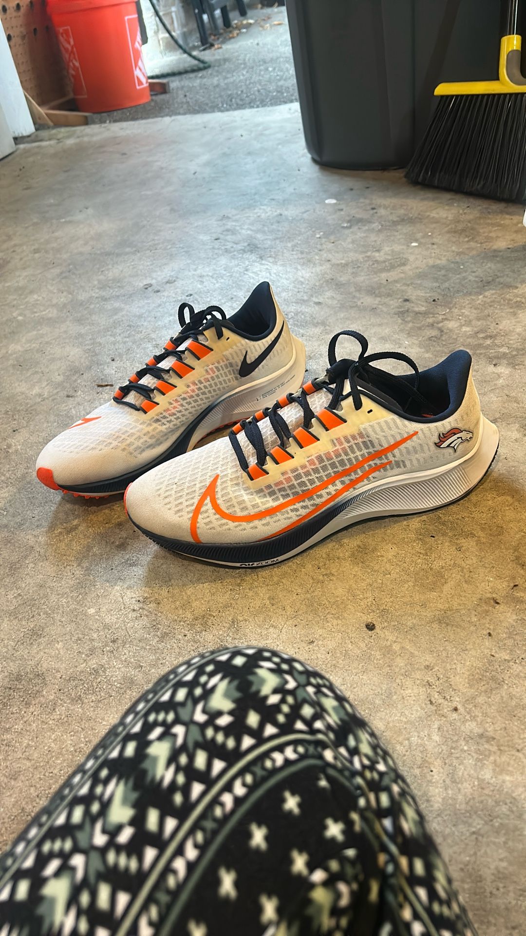 NIKE MENS RUNNING SHOES