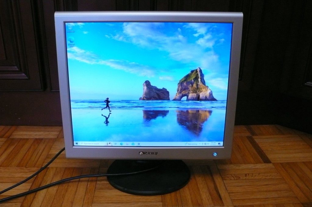 17 Inch Gateway LCD Flat Panel Monitor