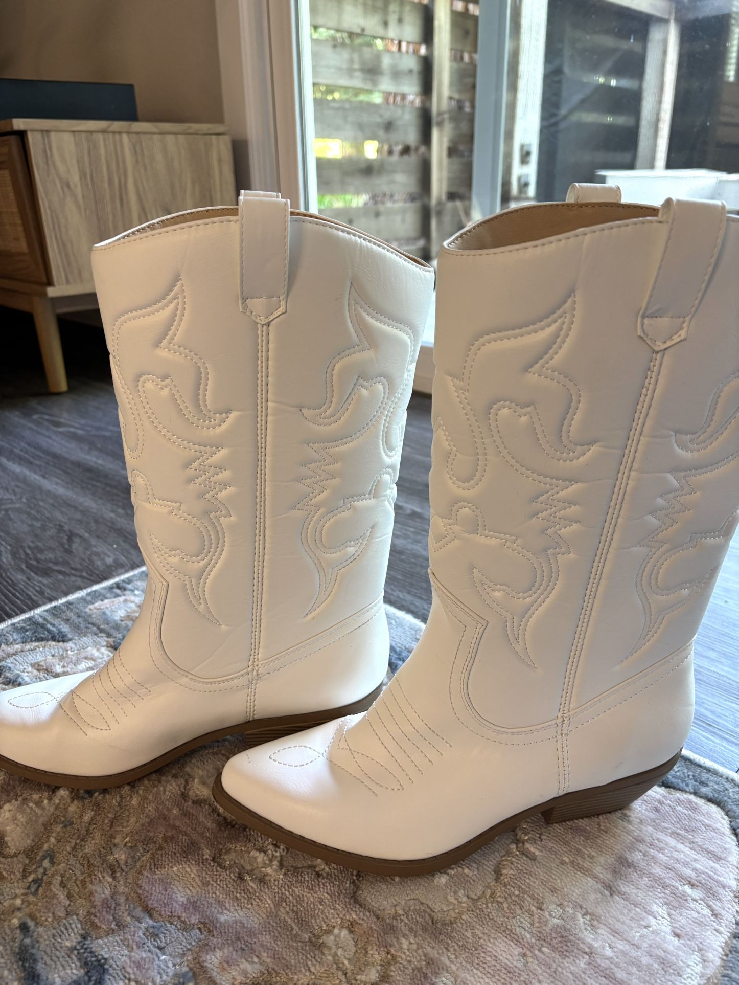 Like New White Cowboy Boots