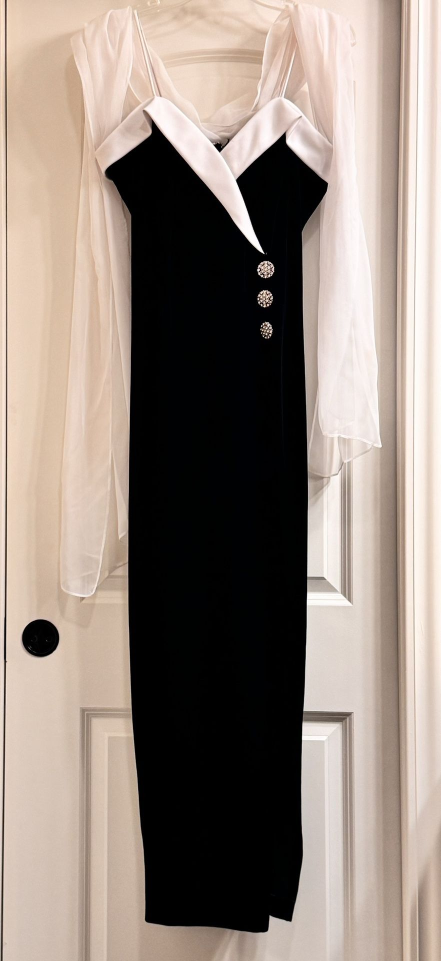 Black Evening Dress With White Rayon Shoulder Cover