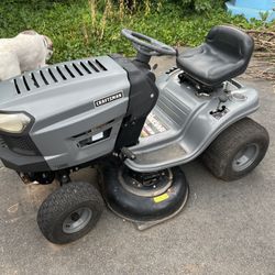 Craftsman, riding lawnmower