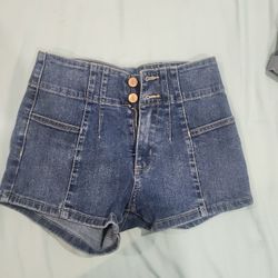 Size 3 Women / Junior Shorts