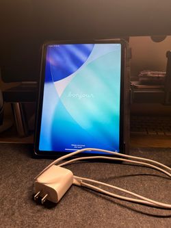 Apple iPad Pro 11" (M1 Chip) - Wi-Fi - Pristine w/ Case & Charger