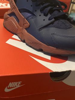 Obsidian and Navy Nike Huarache Size 10.5