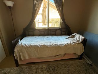 Daybed with trundle
