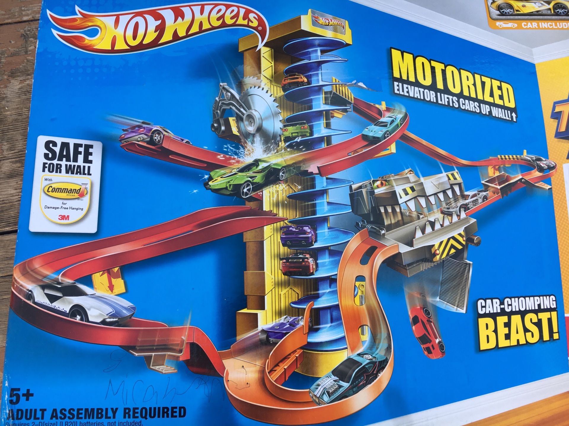 Hot Wheels Wall Tracks Power Tower - Track Play on your wall !