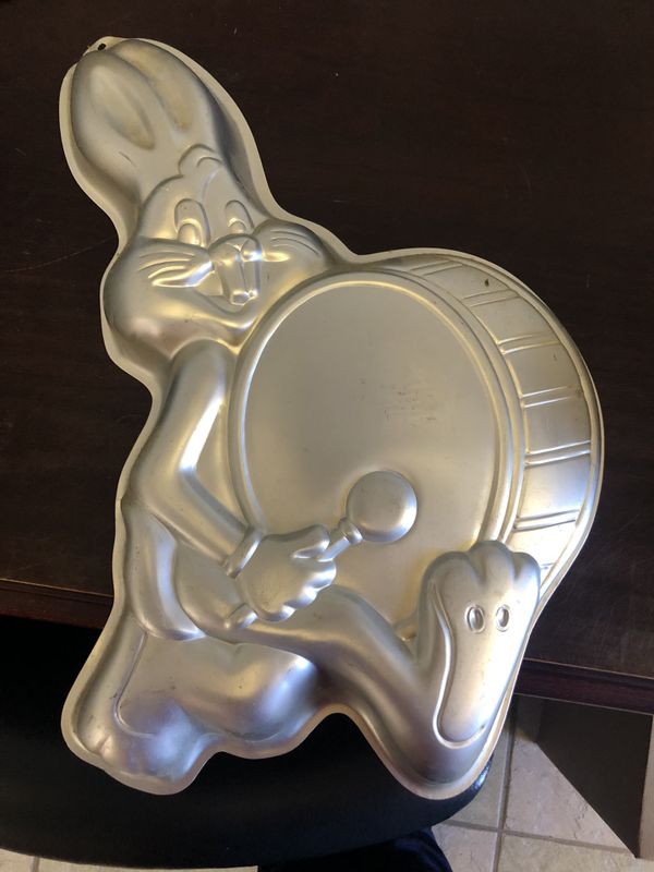 Wilton Vintage Bugs Bunny Cake Pan for Sale in Griswold, CT OfferUp