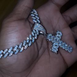 Iced VVS CUBAN LINK & Cross Pendent 