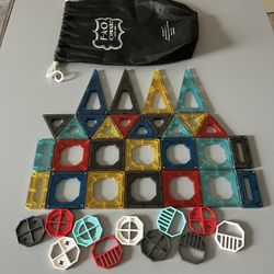 FAO Schwarz Magnetic Tile Set Primay 40pc