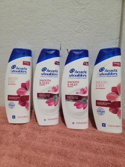 Cuatro shampoo por $20
