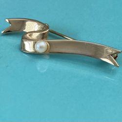 Vintage Avon Lapel Pin