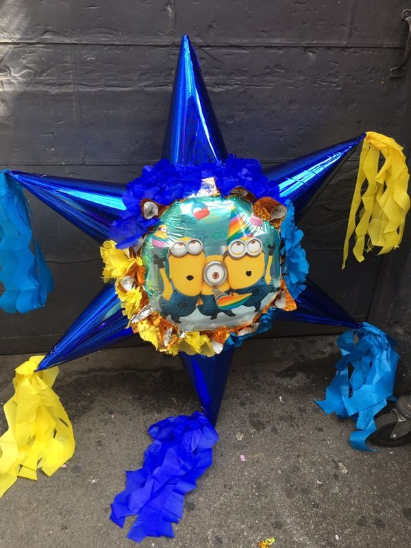 Minions star piñata
