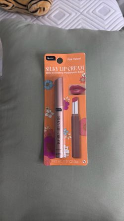 Silky lip cream hydrating hyaluronic acid