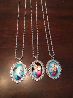 NEW Elsa and Anna Frozen Girls Pendant Charm Sterling Chain Necklace