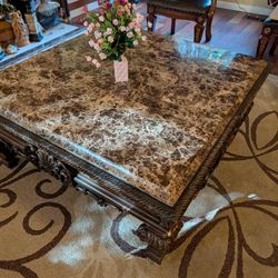 Elegant Traditional Marble-Top Coffee / Center Table – Ornate Carved Wood
Beautiful traditional / Victorian-inspired center table