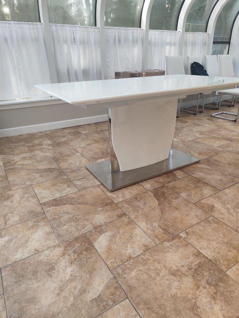 White Extendable Dining Table 6-8 Seater