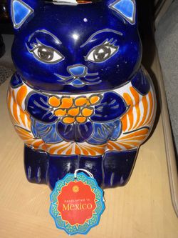 Mexican cat pottery