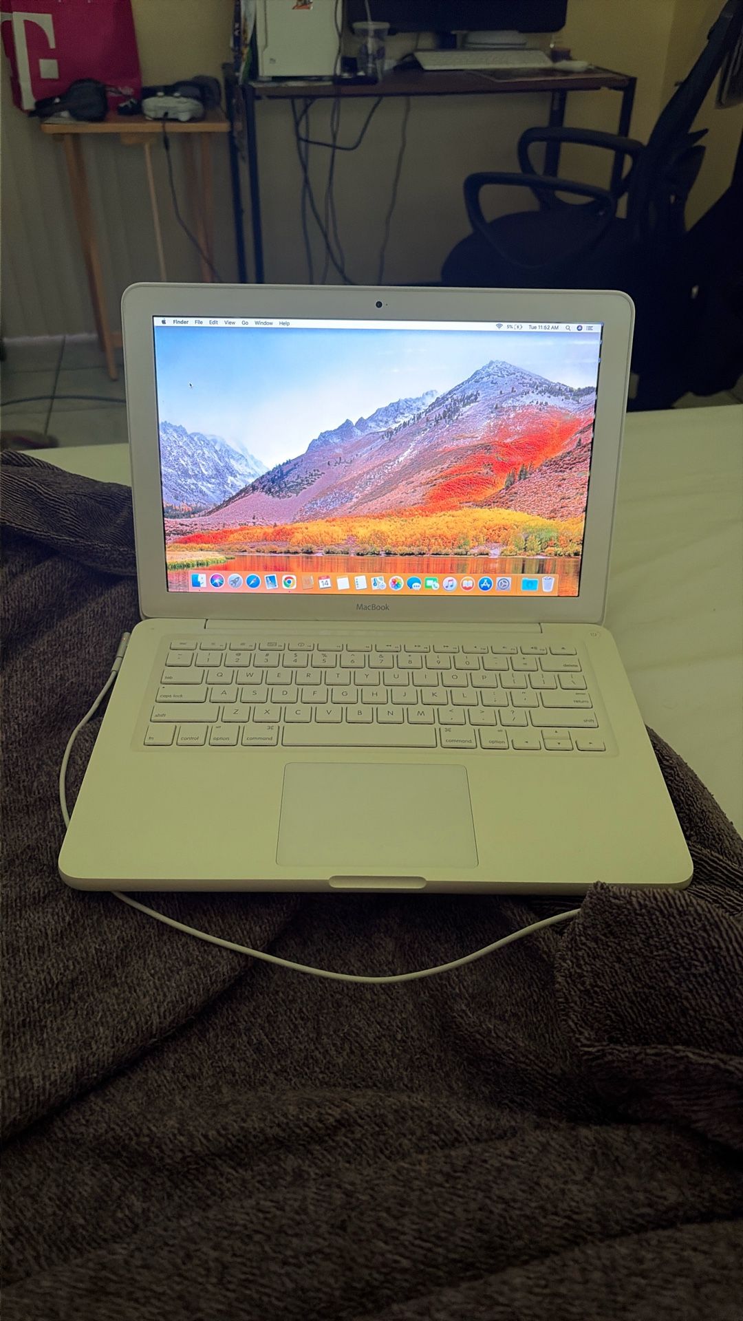 APPLE MACBOOK 2009