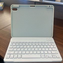 iPad Air Case With Magnetic Bluetooth Keyboard - Used