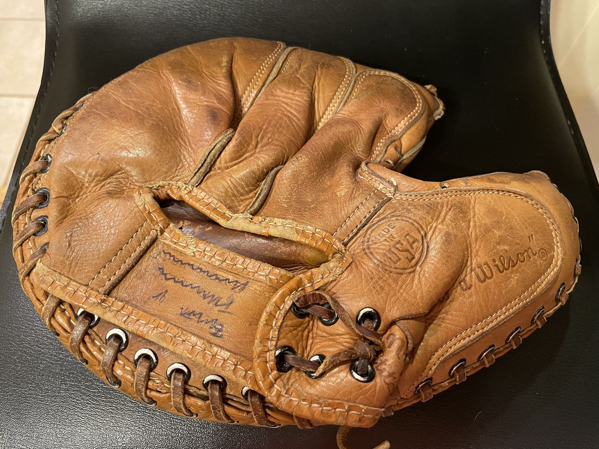 Vintage Wilson Catchers Mitt Gus Tangos