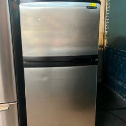 30” Wide Frige Kitchen Aid Use Perfec Working 