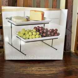 2-tiered pastry stand