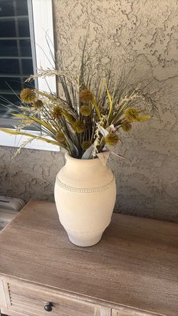 Cream Ceramic Vase with Dried Floral Arrangement