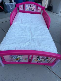 Minnie and daisy toddler bed