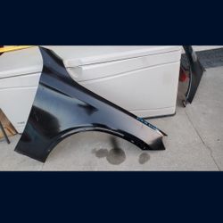2016 -2018 MERCEDES BENZ GLC 300 TIGHT
FENDER PASSENGER SIDE GENUINE USED
OEM. Y13