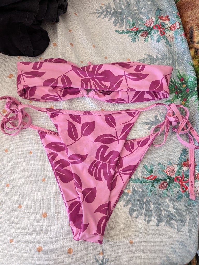 Woman's Medium Pink String Bikini
