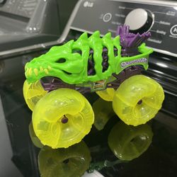 Large Skelesaurus Hot Wheels 