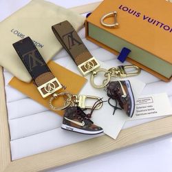Louis Vuitton x Off-White Custom Mini Sneaker Keychain – Jordan 1 "Ceeze" Style