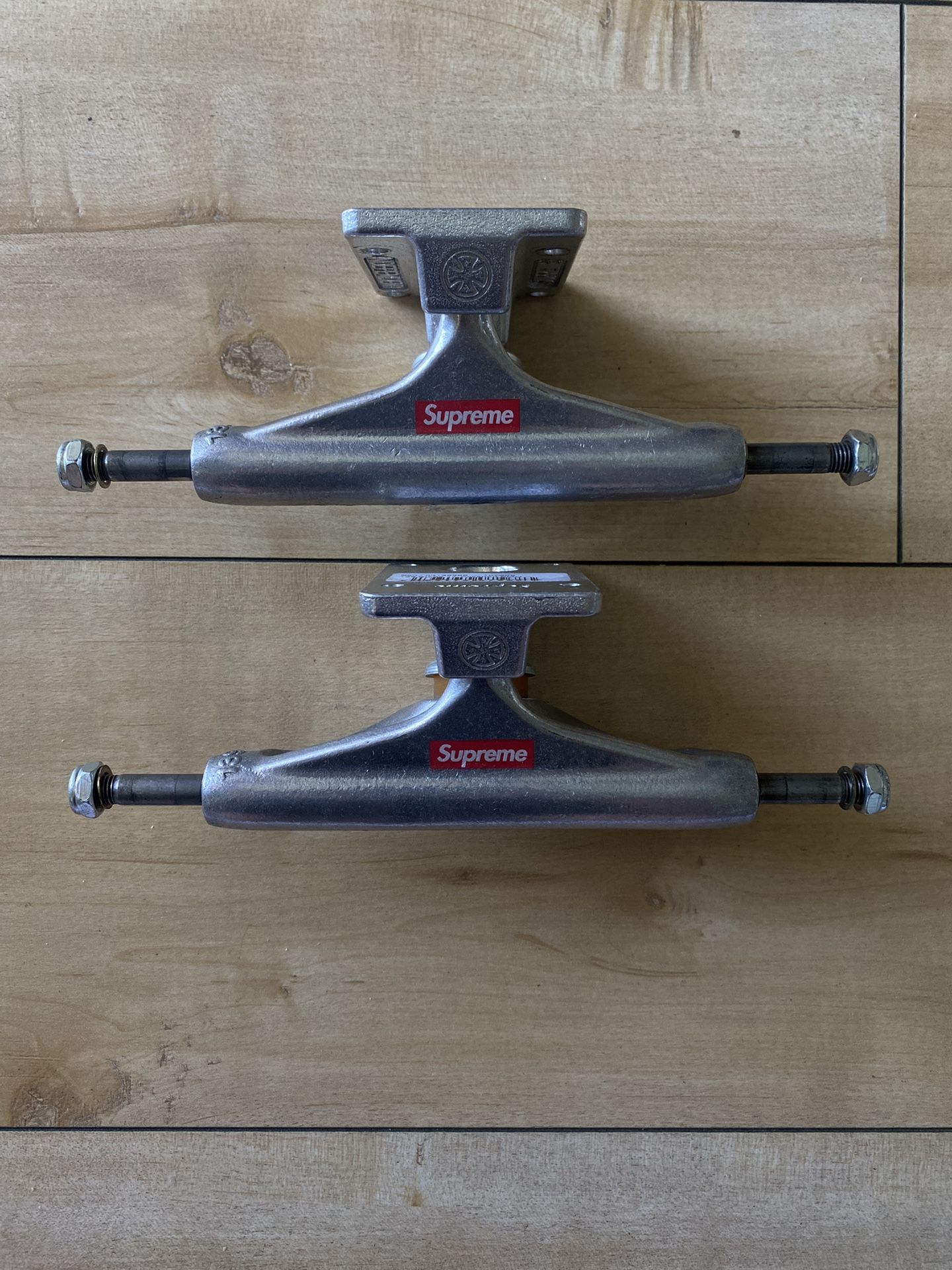 Supreme Independent Trucks (Set of 2) Silver