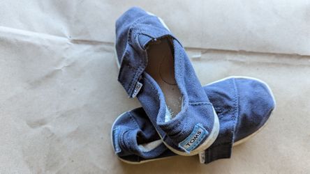 8 Pairs of shoes size 8-9