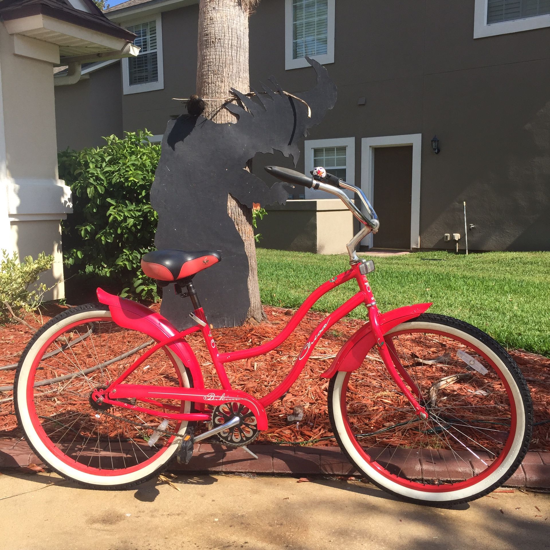 LIKE NEW Woman’s 26” “Bikini Chica” Beach Cruiser Bicycle