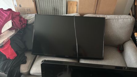 Smart TV Insignia 39" – Solo Pantalla y Cable