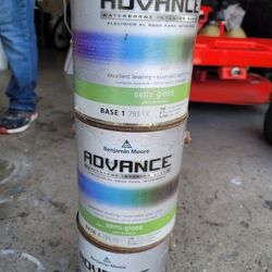 3 Gallon Brand New Benjamin Moore Paint In Color Navajo White All 3 For $45