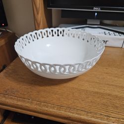 La Porcellana Bianca White Serving Bowl "Firenze" Pattern Mint 